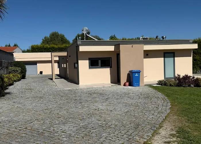 Quinta De Sub-ribas, Ideal Familias Villa